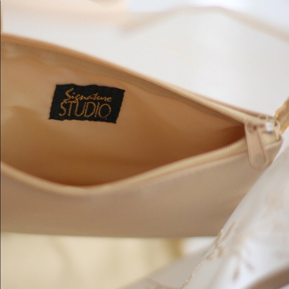 Lacey Floral Purse - Picture 4 of 4